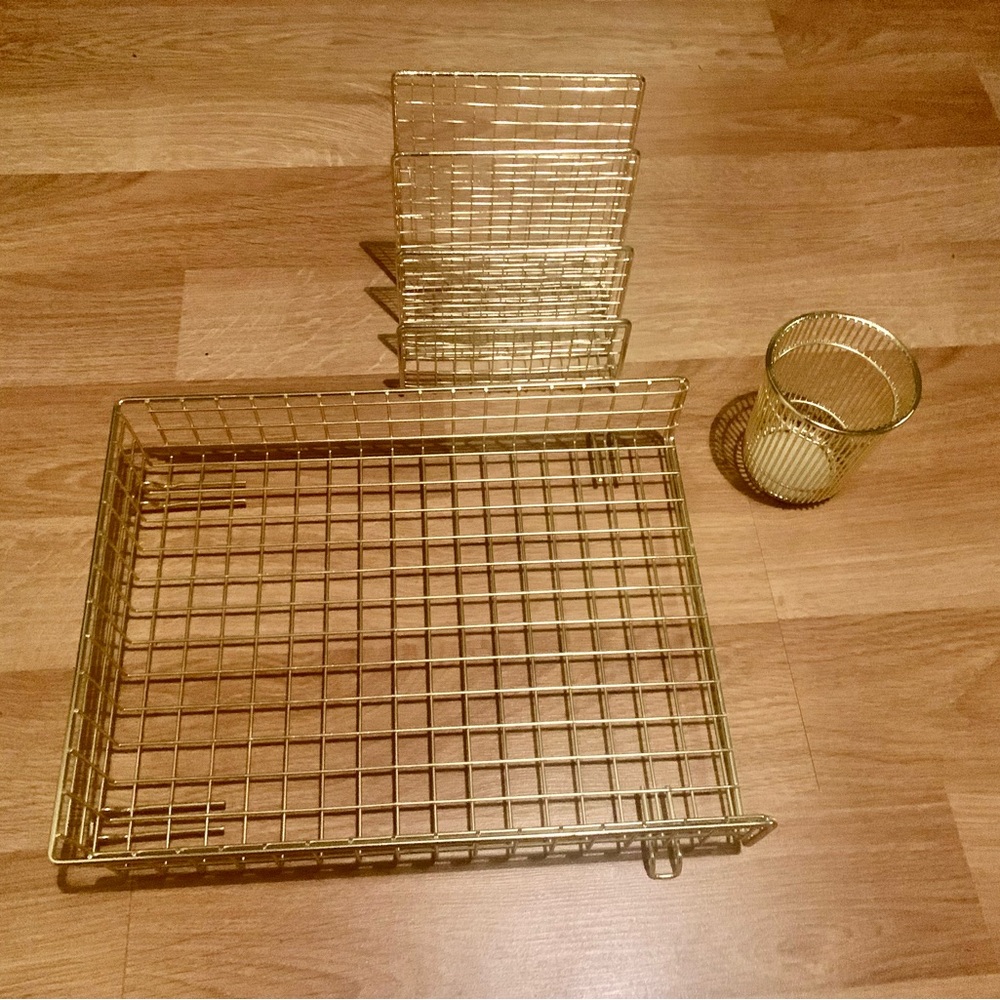 Dorm/office Bundle Gold Wire Desk Organizer Set, Feather Canvas, Clock, Display